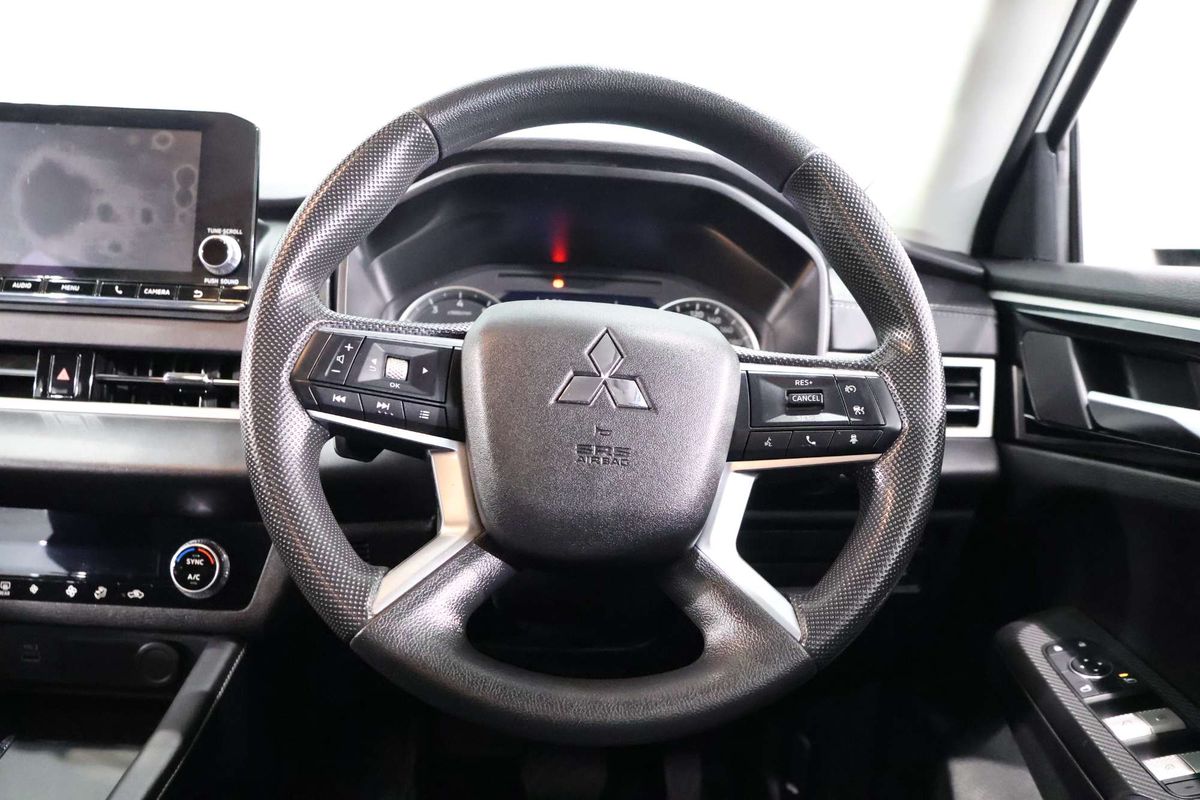 2023 Mitsubishi Outlander ES ZM
