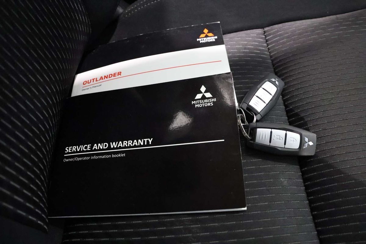 2023 Mitsubishi Outlander ES ZM