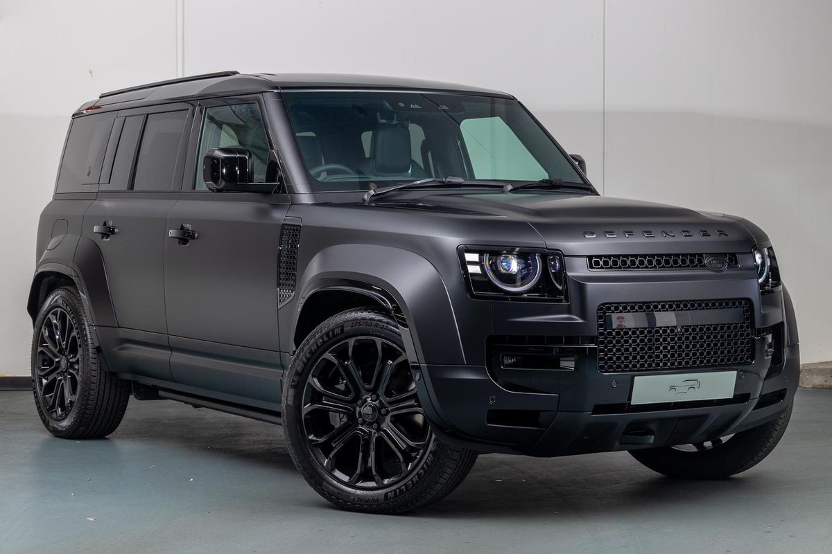 2026 Land Rover Defender 110 P635 OCTA Black L663