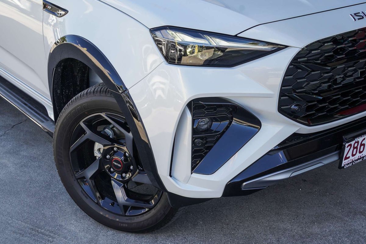 2026 Isuzu MU-X X-TERRAIN