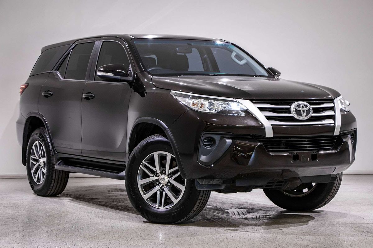2016 Toyota Fortuner GX GUN156R