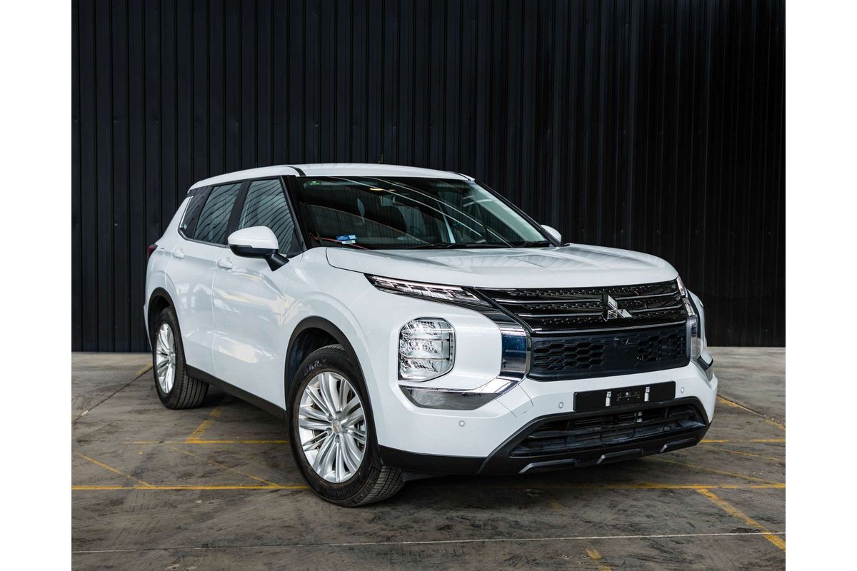 2024 Mitsubishi Outlander ES ZM