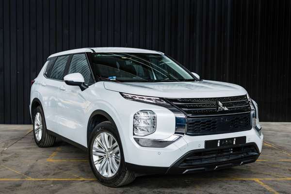 2024 Mitsubishi Outlander ES ZM