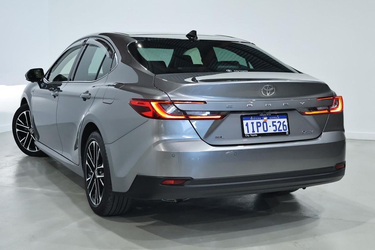 2025 Toyota Camry SL AXVH80R