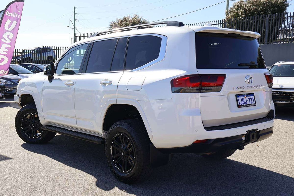 2022 Toyota Landcruiser Sahara FJA300R