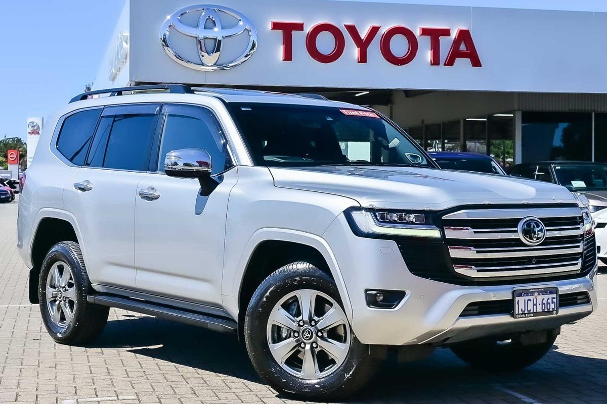 2022 Toyota Landcruiser Sahara FJA300R