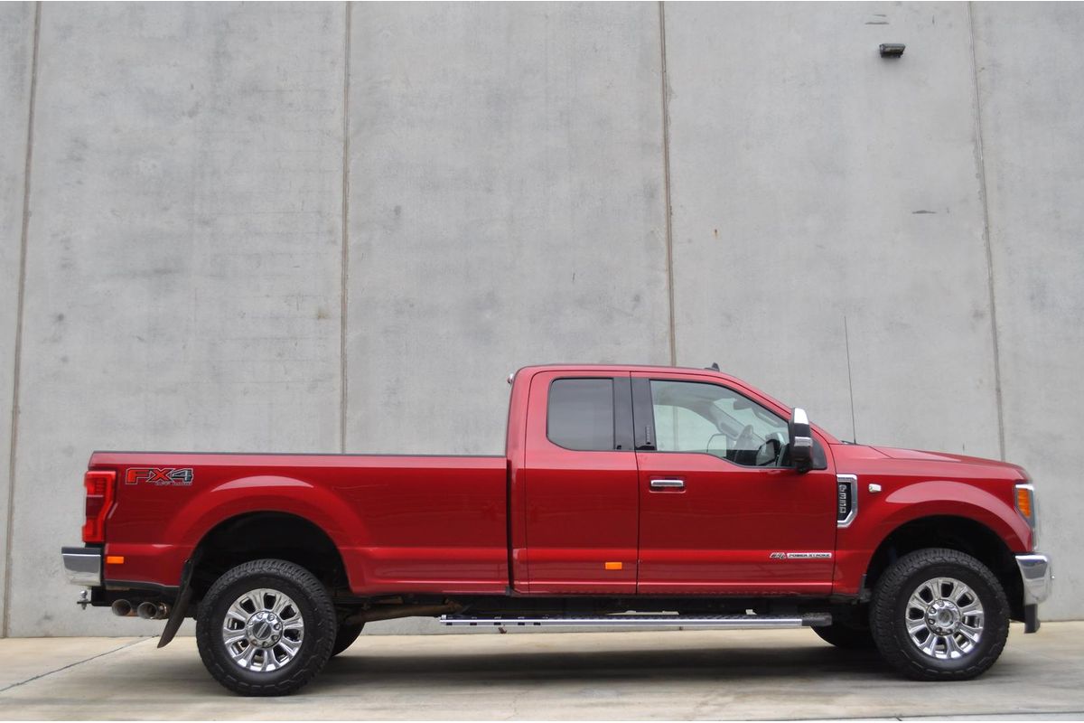 2018 Ford F350 Lariat 4X4 image 12