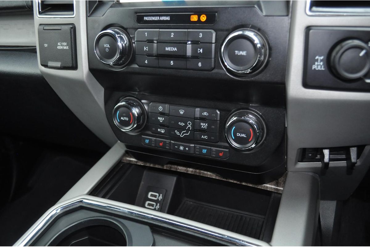 2018 Ford F350 Lariat 4X4 image 25
