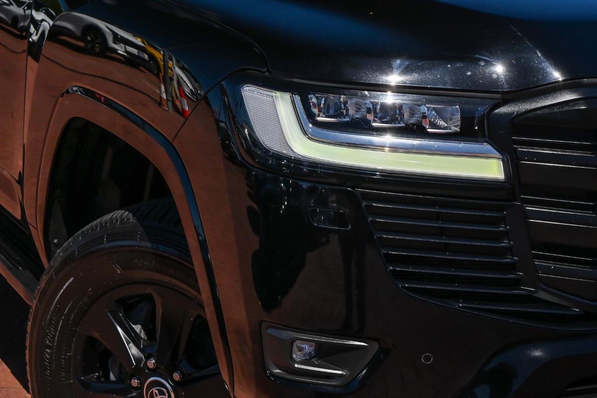 2022 Toyota Landcruiser Sahara FJA300R