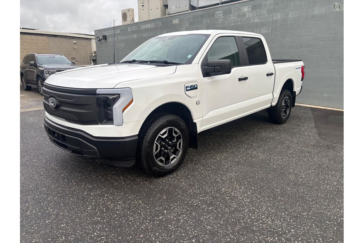 2024 Ford F-150 Lightning Pro 4X4
