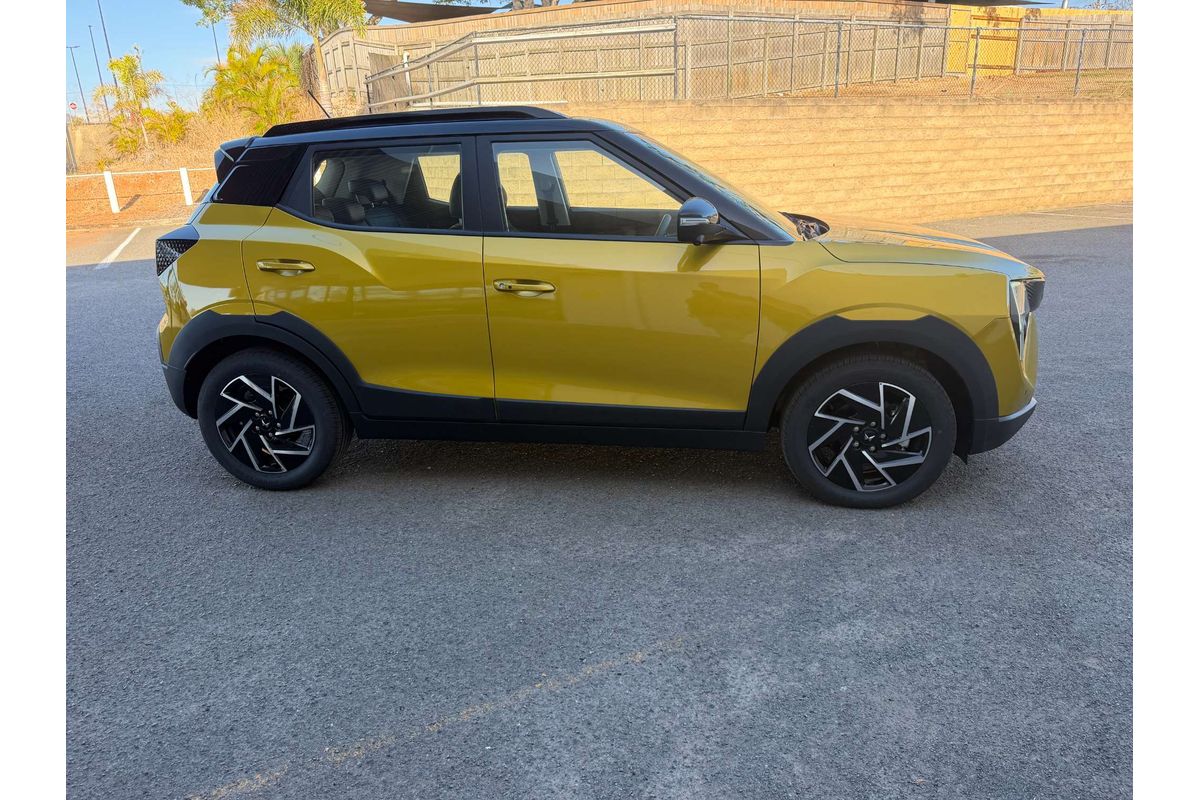 2025 Mahindra XUV3XO AX7L