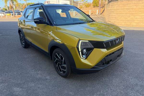 2025 Mahindra XUV3XO AX7L