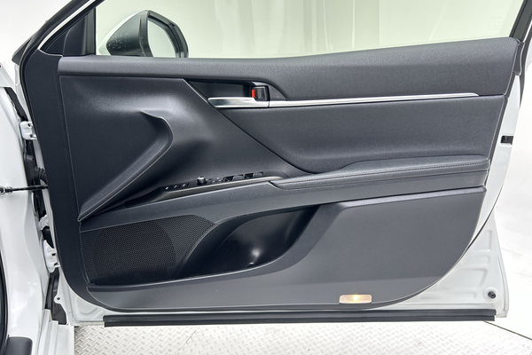 2024 Toyota Camry SL AXVH70R thumb-18