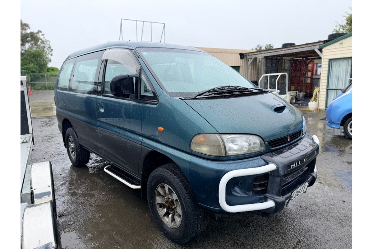 1997 Mitsubishi Delica EXCEED