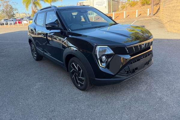 2025 Mahindra XUV3XO AX7L