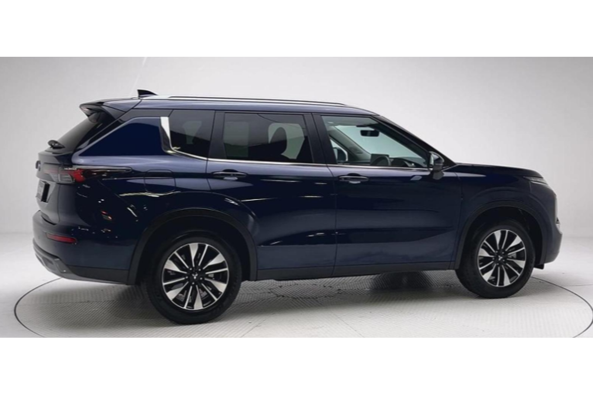 2025 Mitsubishi Outlander LS ZM