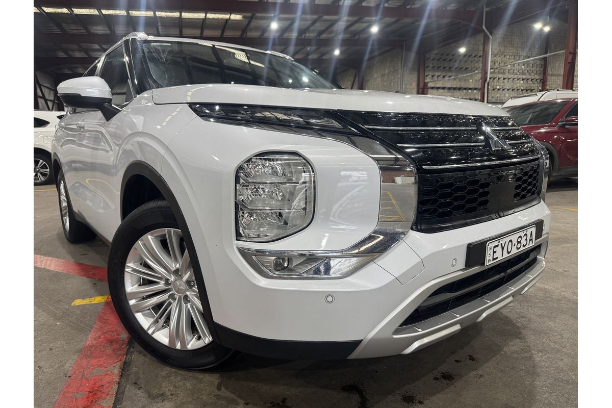 2023 Mitsubishi Outlander LS ZM