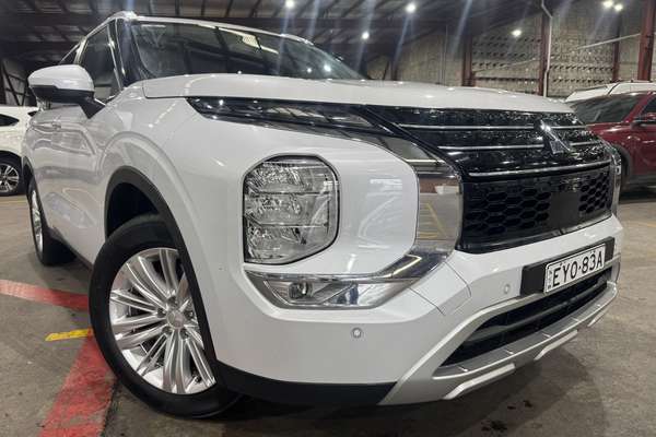 2023 Mitsubishi Outlander LS ZM