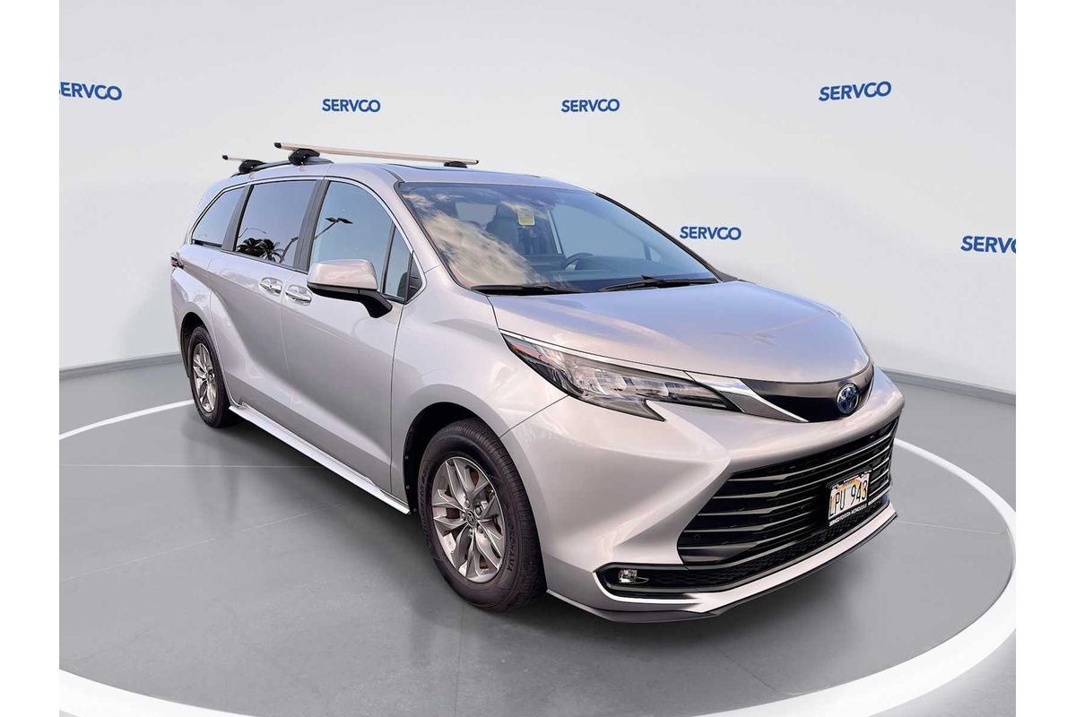 2025 Toyota SIENNA XLE