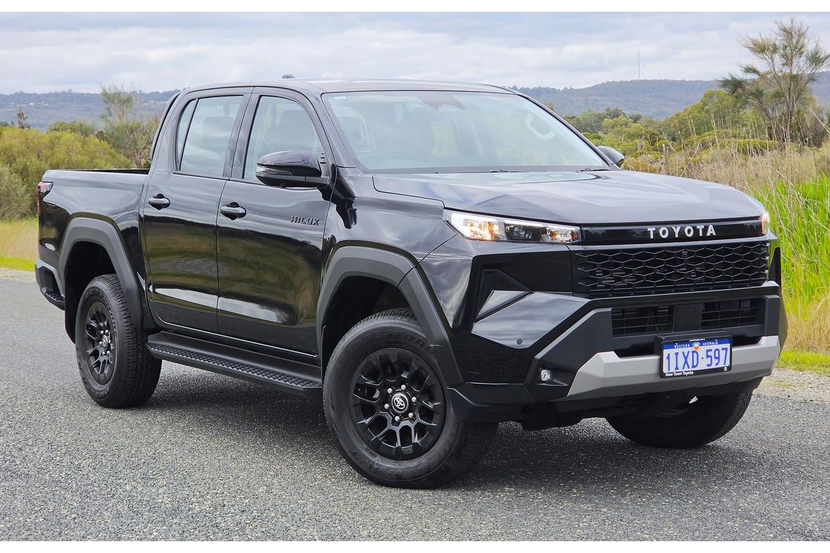 2025 Toyota Hilux SR 48V GUN227R 4X4
