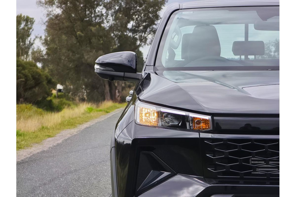 2025 Toyota Hilux SR 48V GUN227R 4X4