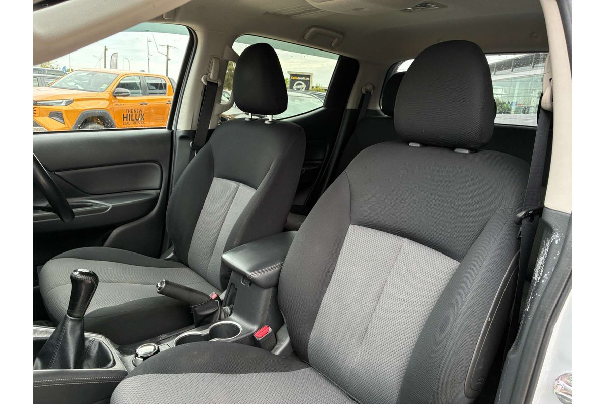 2020 Mitsubishi Triton GLX-R MR 4X4 image 9