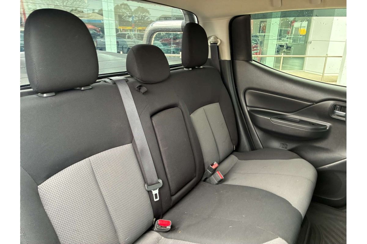 2020 Mitsubishi Triton GLX-R MR 4X4 image 12