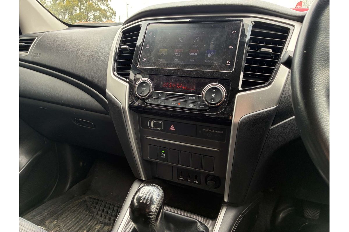 2020 Mitsubishi Triton GLX-R MR 4X4 image 13