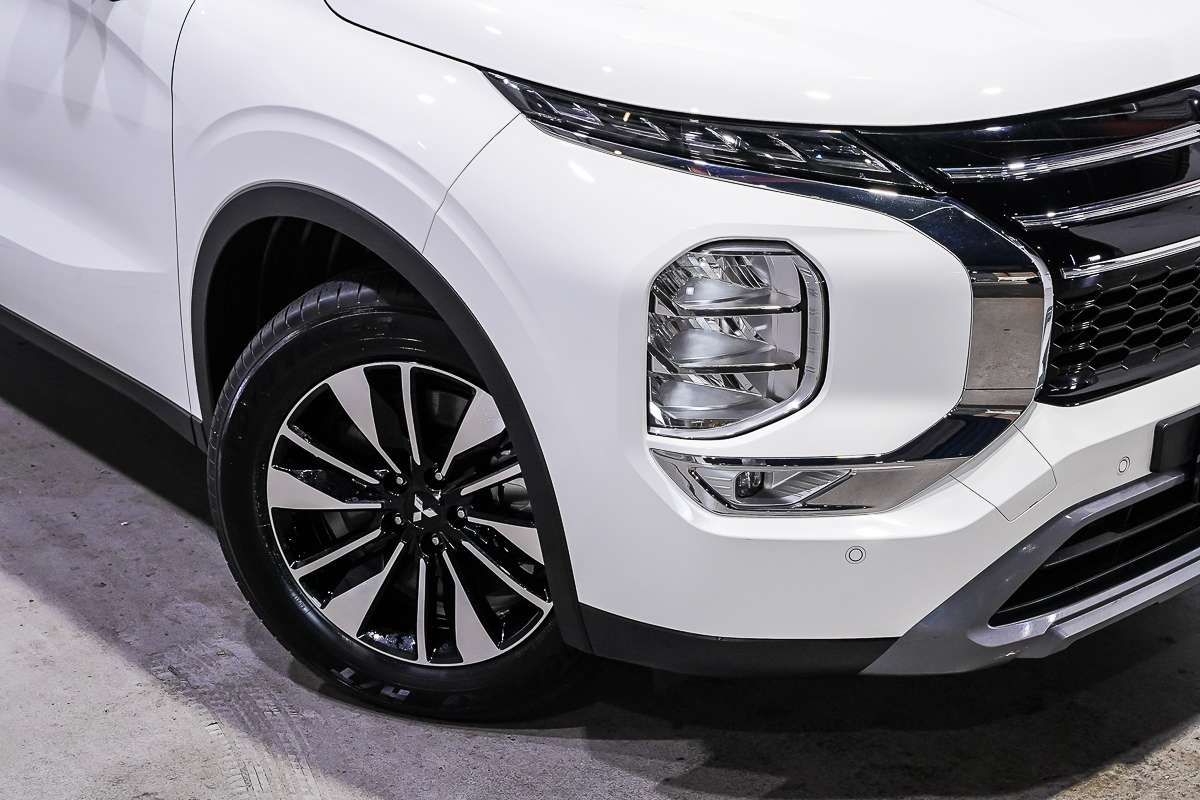 2025 Mitsubishi Outlander LS ZM
