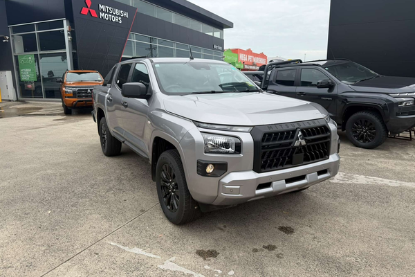 2025 Mitsubishi Triton GLX-R MV 4X4