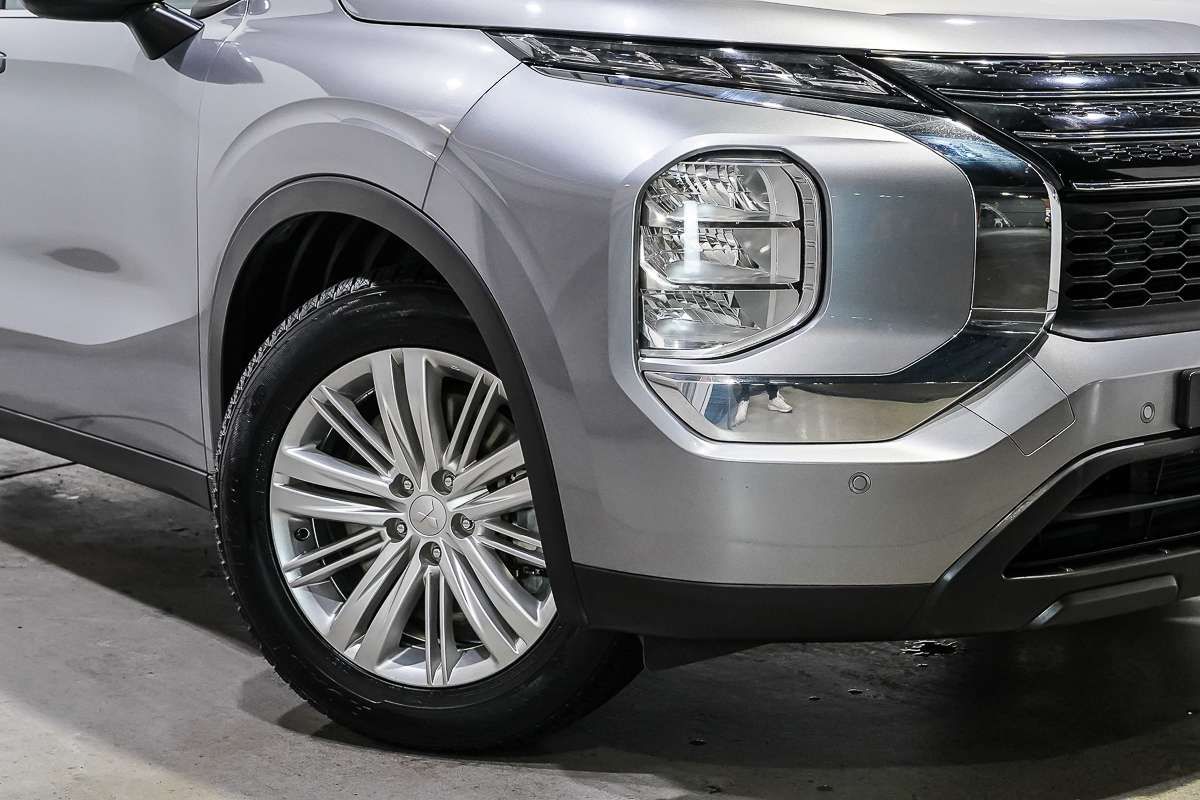 2022 Mitsubishi Outlander ES ZM