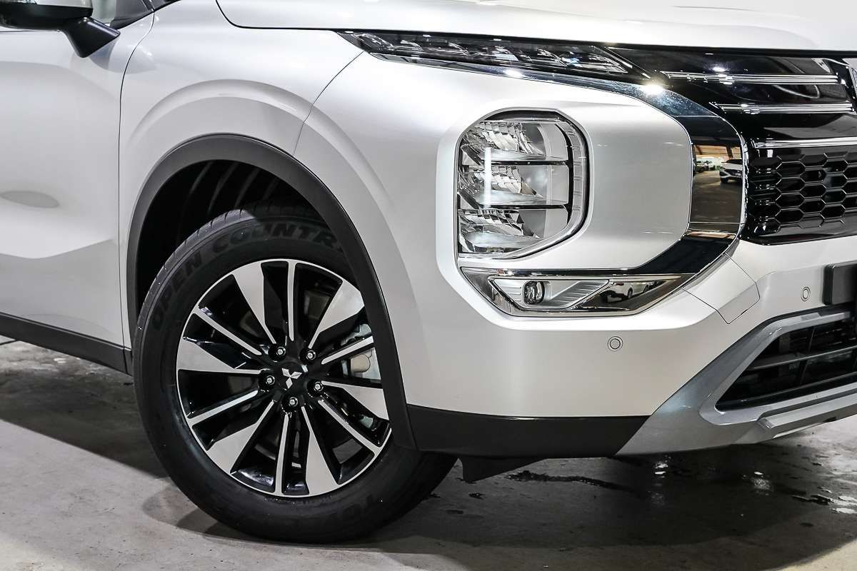 2025 Mitsubishi Outlander LS ZM