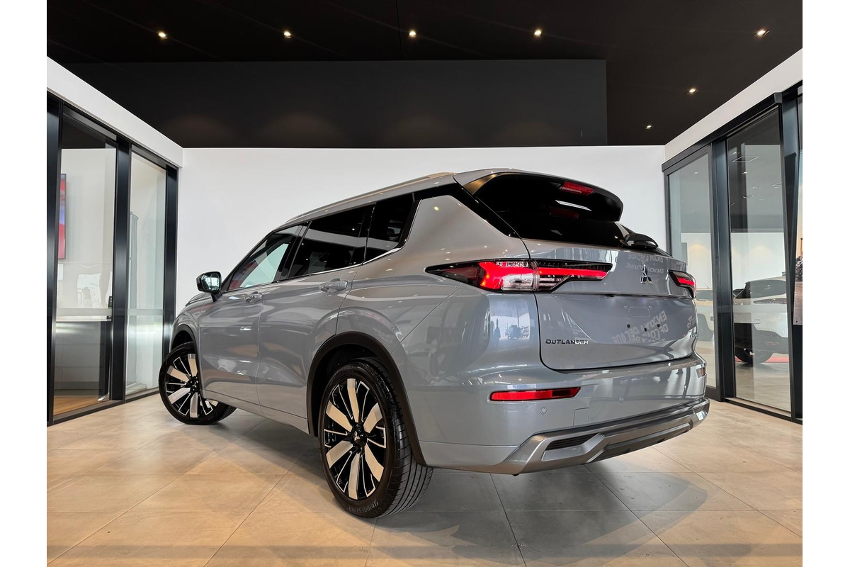 2025 Mitsubishi Outlander Exceed ZM