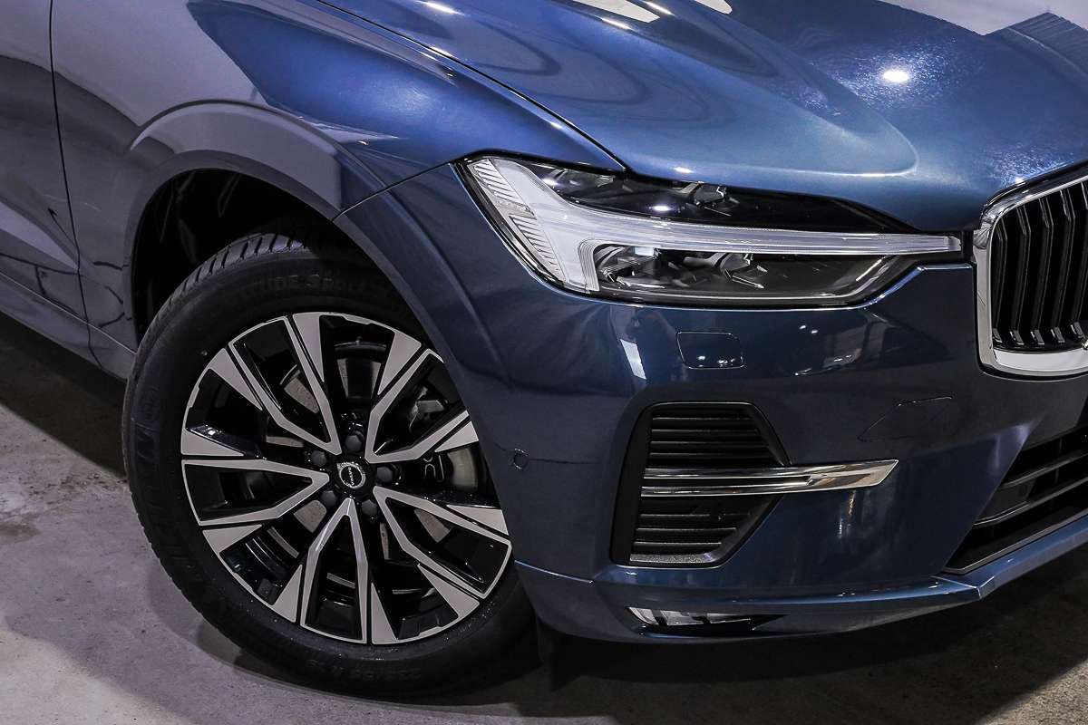 2024 Volvo XC60 Plus B5
