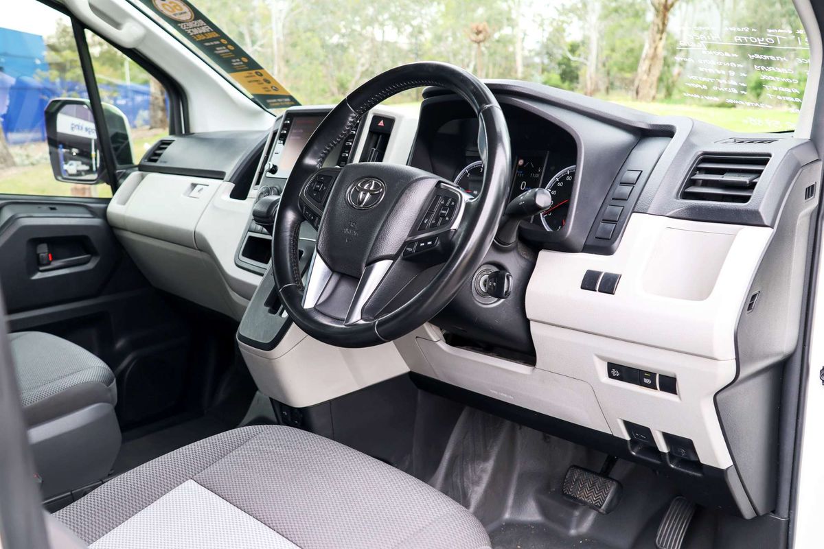 2021 Toyota Hiace GDH300R LWB image 30