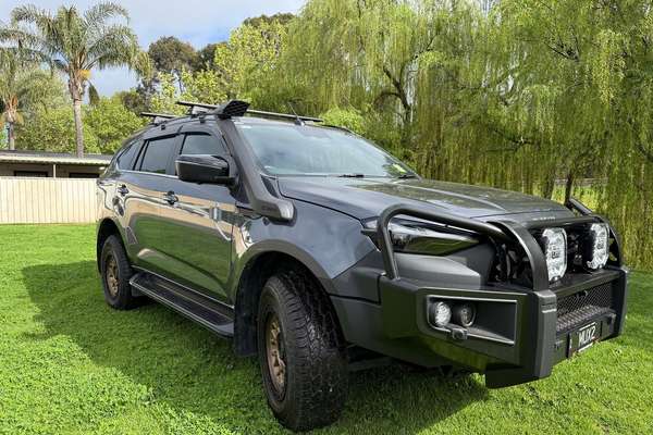 2026 Isuzu MU-X LS-T