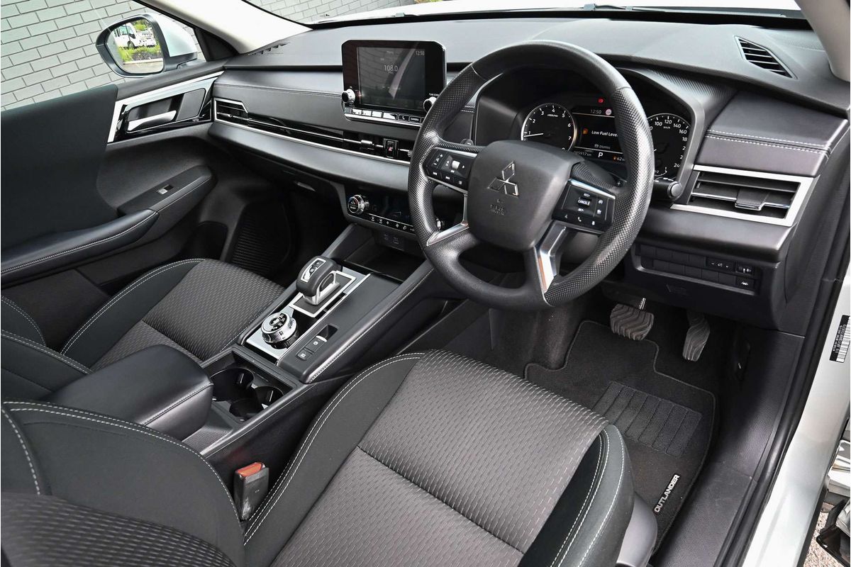 2023 Mitsubishi Outlander ES ZM