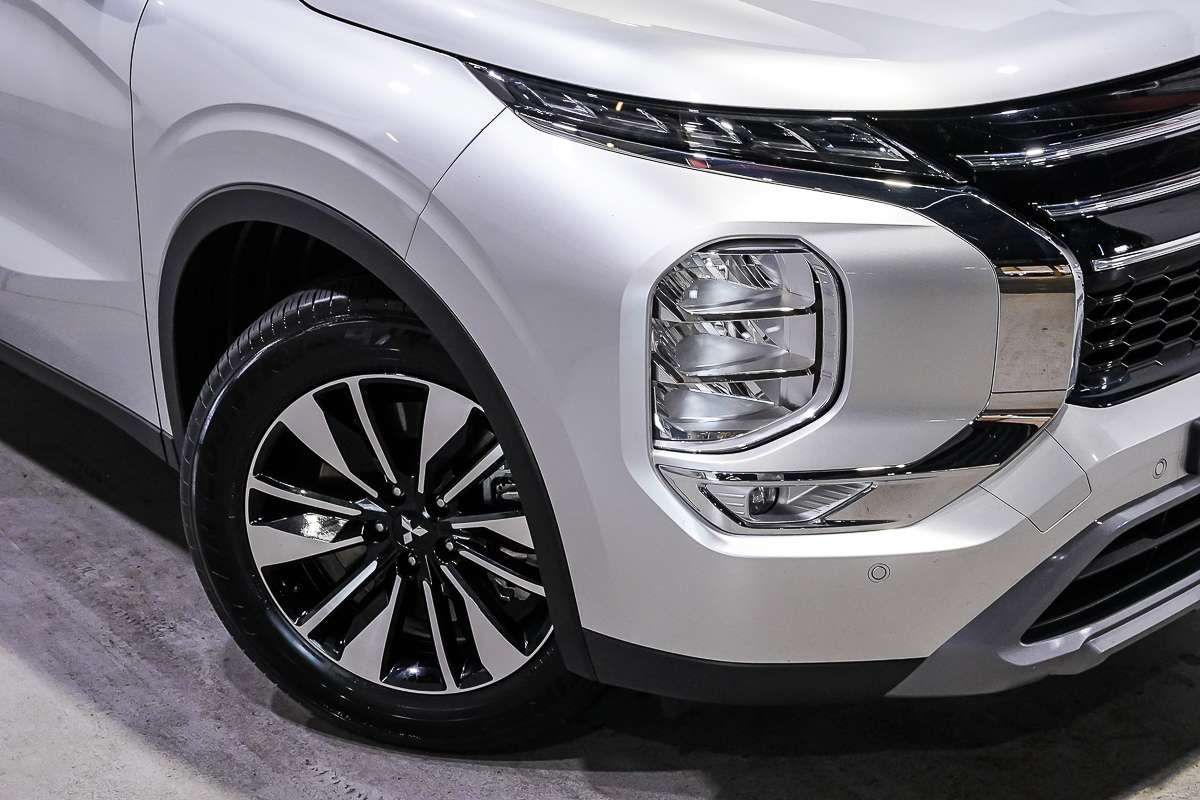 2025 Mitsubishi Outlander LS ZM