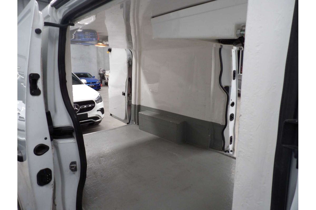 2023 Renault Trafic Pro X82 LWB Low Roof image 9