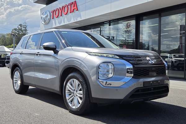 2022 Mitsubishi Outlander ES ZM