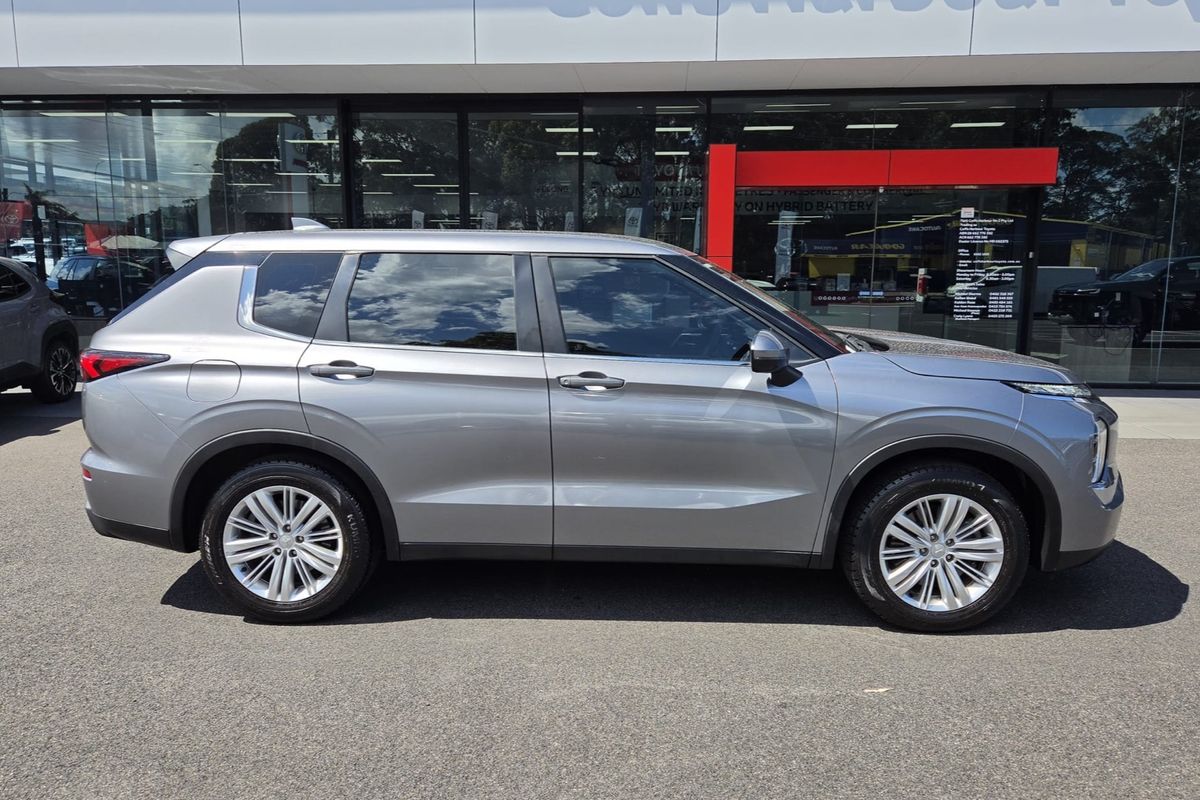 2022 Mitsubishi Outlander ES ZM