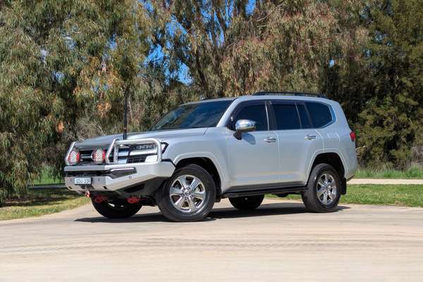 2021 Toyota Landcruiser Sahara FJA300R