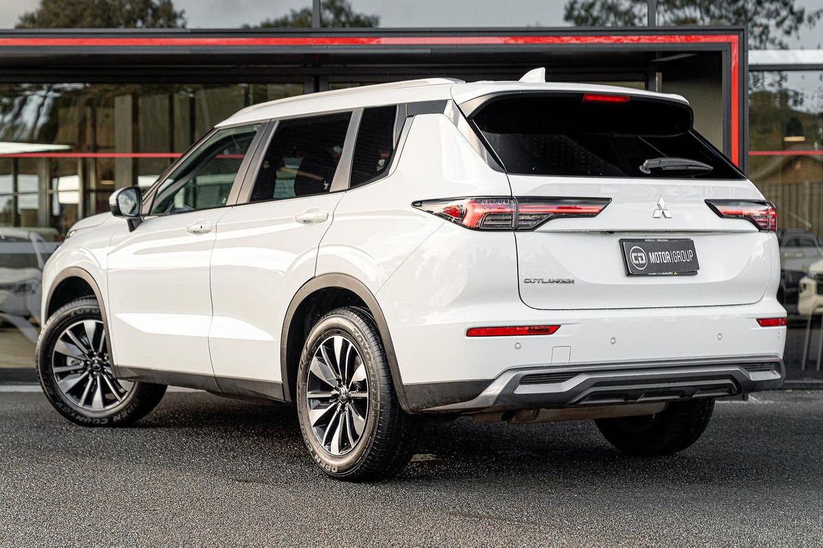 2025 Mitsubishi Outlander LS ZM