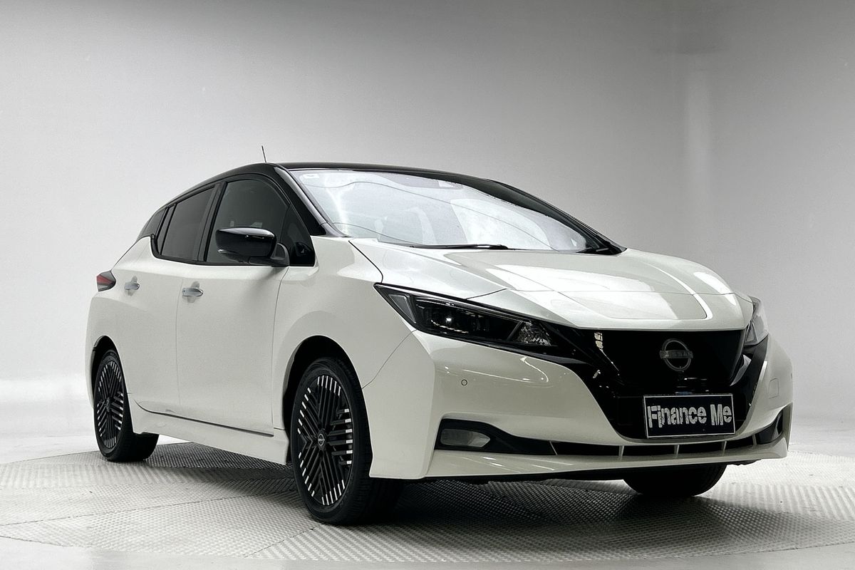 2022 Nissan LEAF ZE1