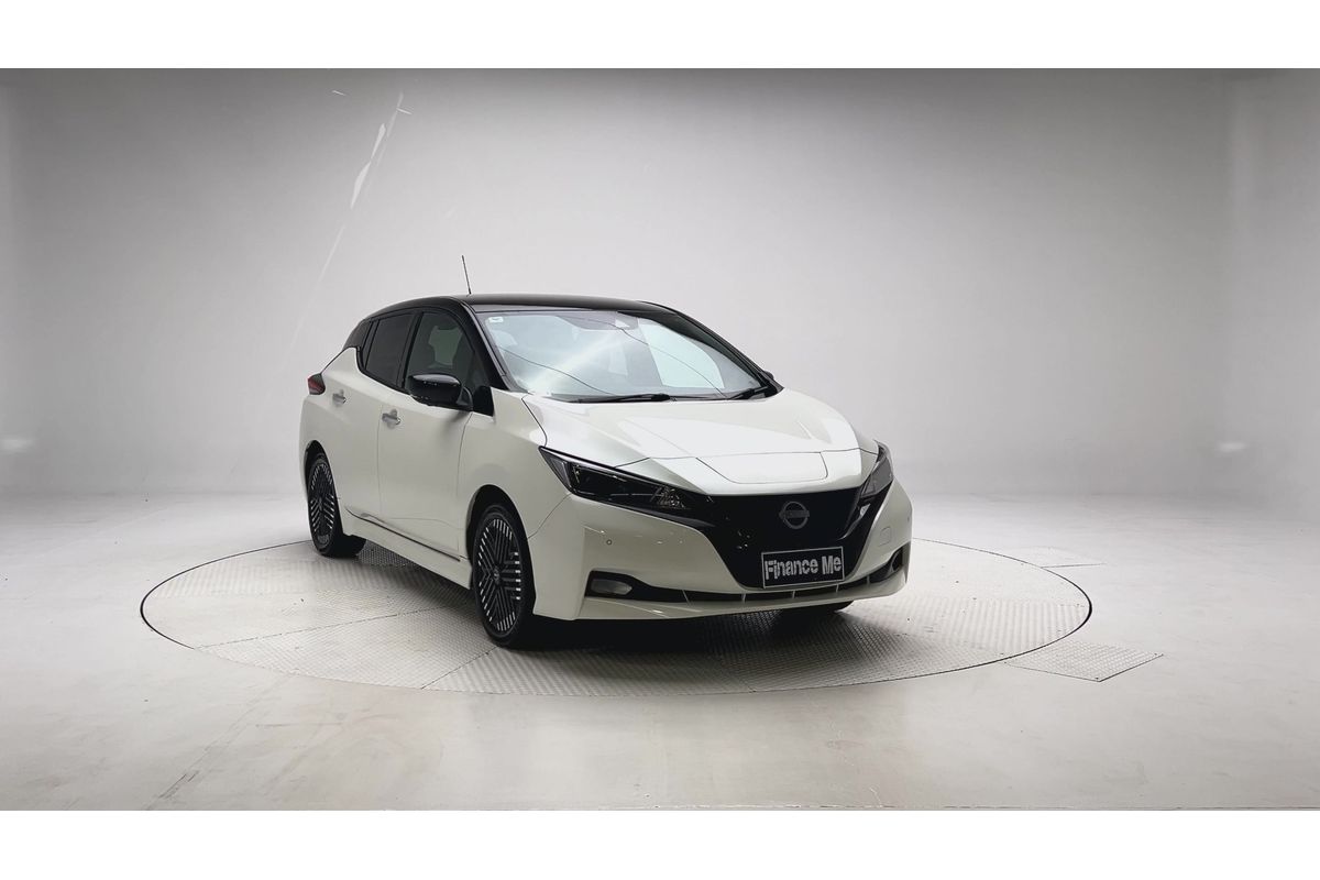 2022 Nissan LEAF ZE1