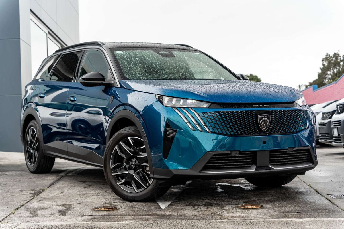 2025 Peugeot 5008 GT Premium Hybrid P74