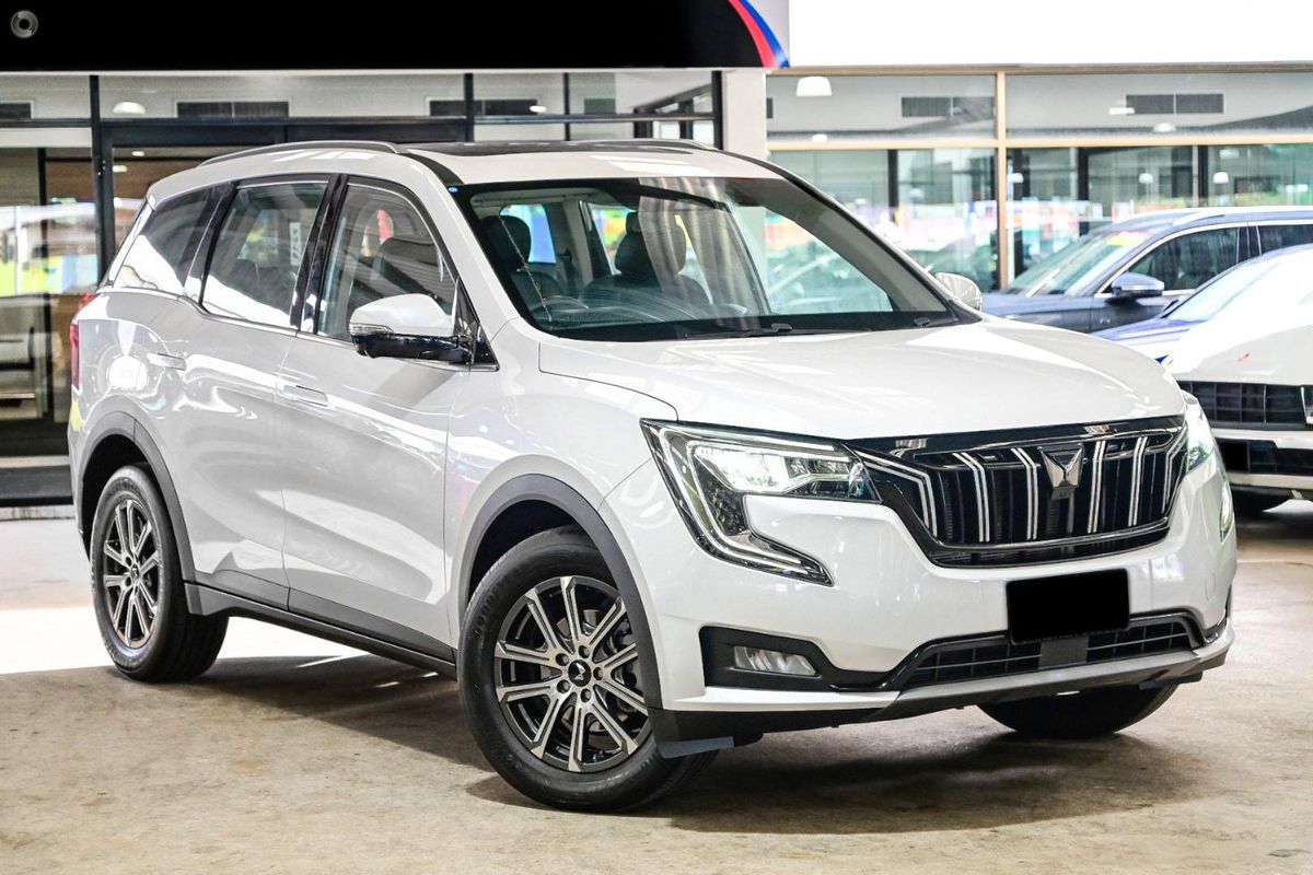 2025 Mahindra XUV700 AX7