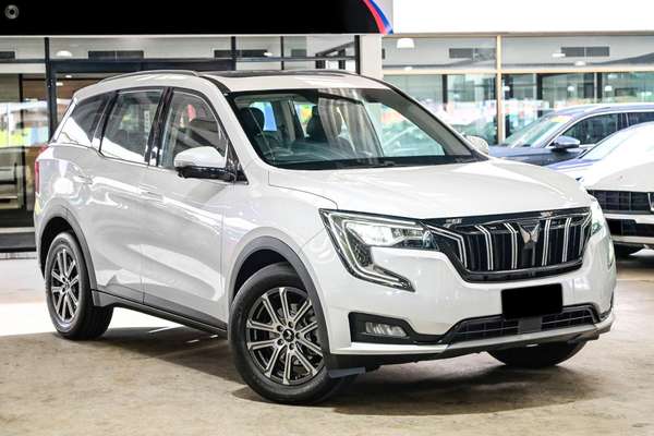 2025 Mahindra XUV700 AX7