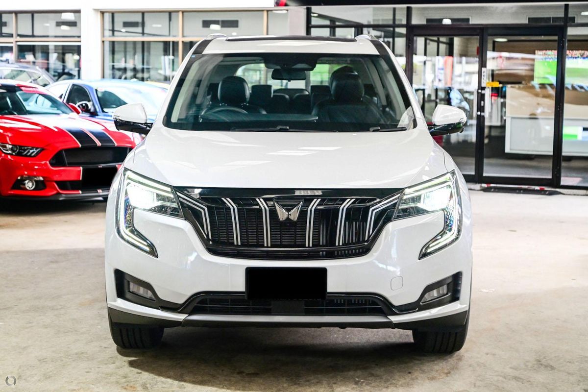 2025 Mahindra XUV700 AX7