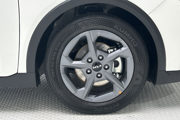 2025 Kia K4 S CL4m thumb-9